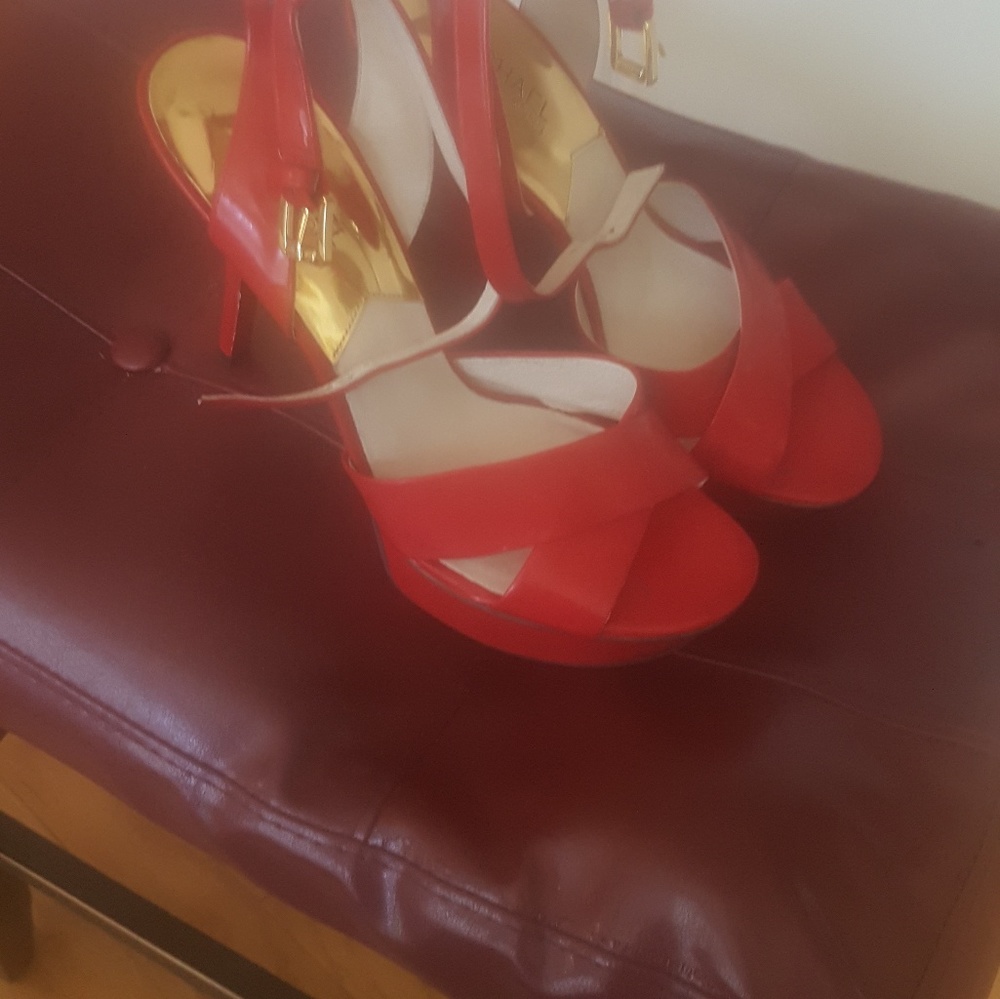 Michael kors open toe patent leather heels